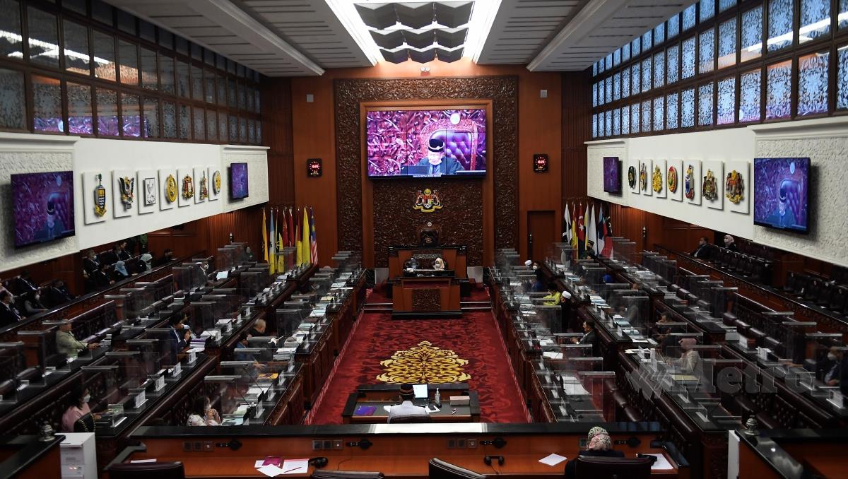 Suasana pada Persidangan Dewan Negara yang dipengerusikan oleh Yang Dipertua Dewan Negara Tan Sri Dr Rais Yatim di Bangunan Parlimen hari ini. FOTO BERNAMA