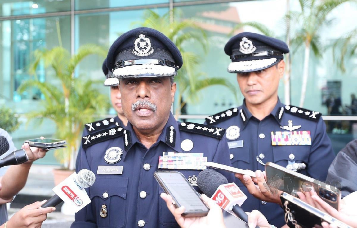 Ketua Polis Kuala Lumpur, Datuk Allaudeen Abdul Majid pada sidang media pada perhimpunan bulanan IPK Kuala Lumpur. FOTO SAIFULLIZAN TAMADI 
