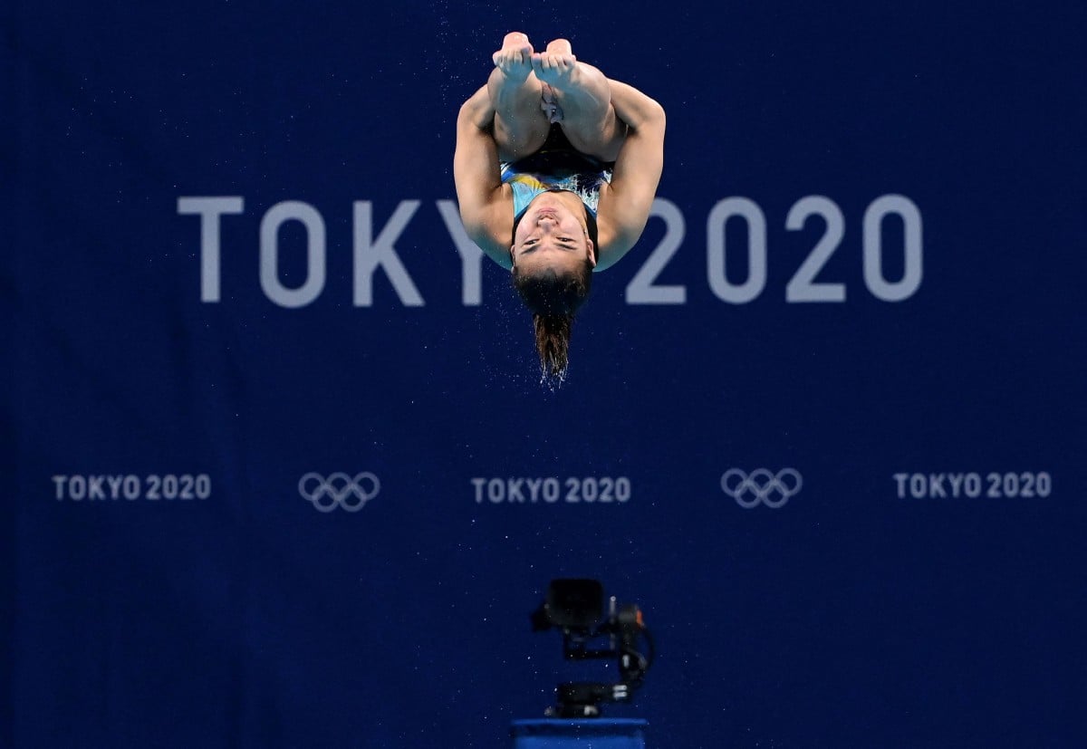 Aksi Dhabitah pada saingan akhir 3 meter (m) papan anjal wanita individu di Olimpik Tokyo. FOTO AFP 