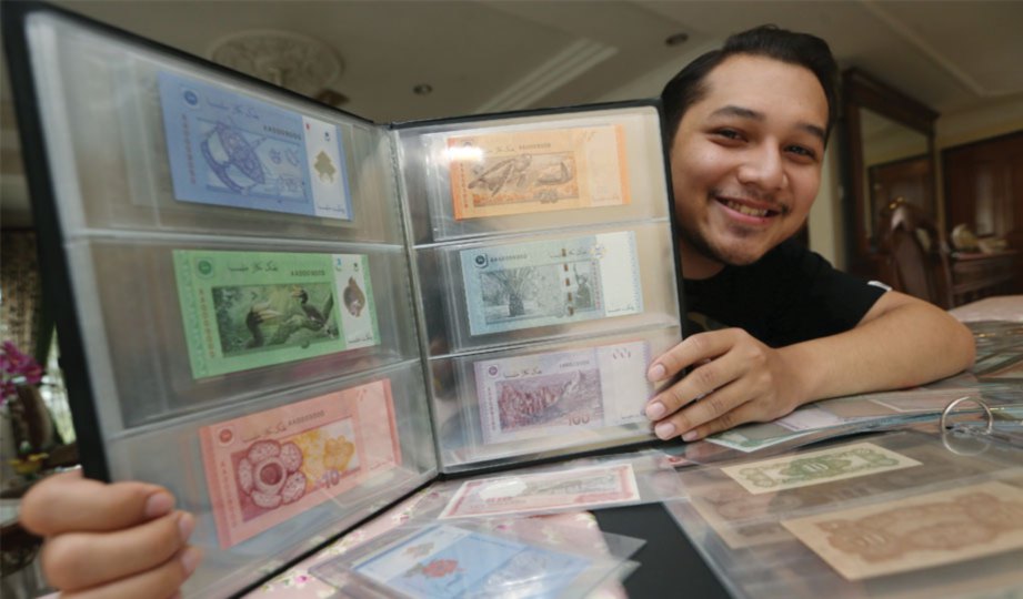 ANTARA koleksi duit lama kepunyaan Muhammad Luqman.