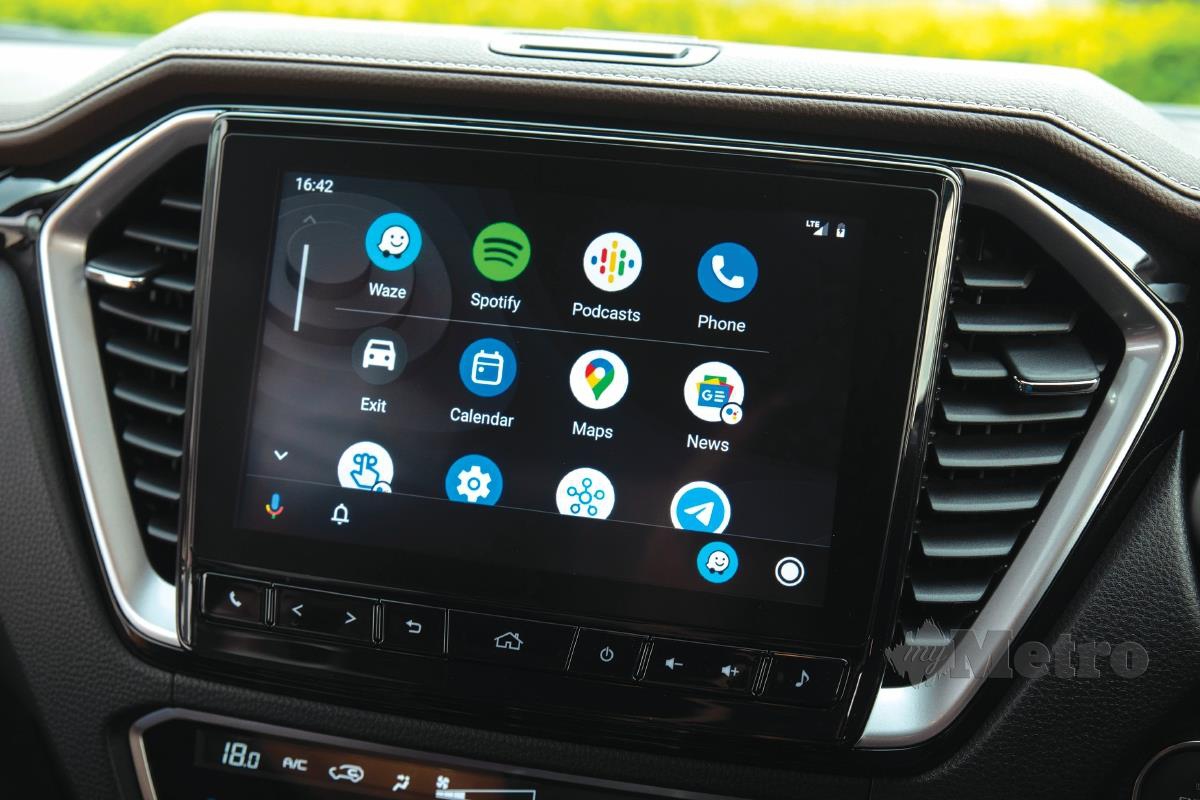 SISTEM infotainmen dengan Apple CarPlay dan Android Auto.