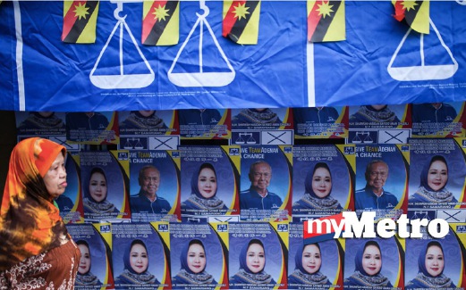 POSTER dan bendera parti mulai dipasang menjelang Pilihan Raya Negeri Sarawak ke-11. FOTO Muhd Zaaba Zakeria