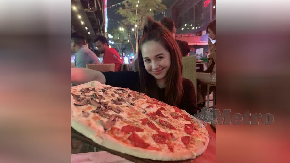 EMMA mengakui berada di kelab malam semata-mata mahu menikmati pizza. FOTO Instagram Emma Maembong