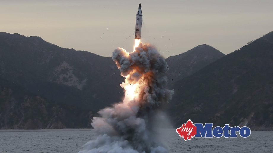 GAMBAR ujian pelancaran peluru berpandu tidak bertarikh daripada Agensi Berita Korea Utara (KCNA). FOTO fail EPA