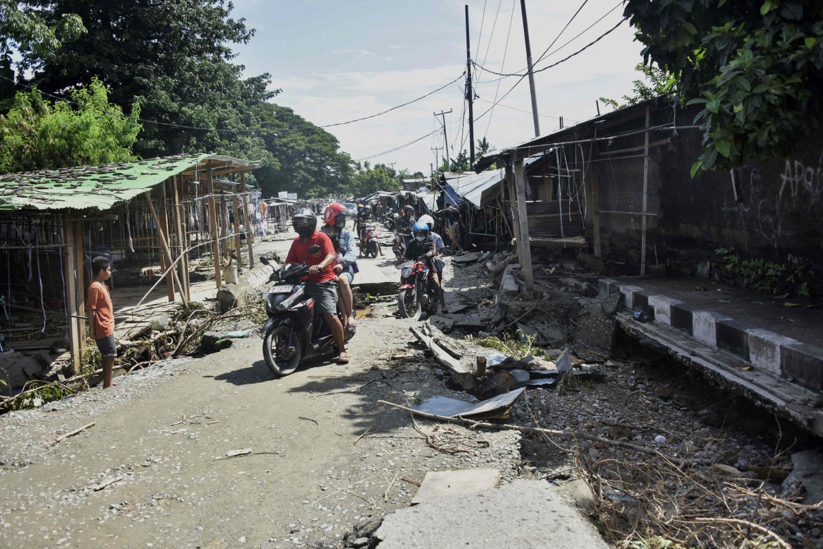 KESAN kerosakan akibat ribut tropika Seroja di Dili, ibu negara Timor-Leste. FOTO AFP 