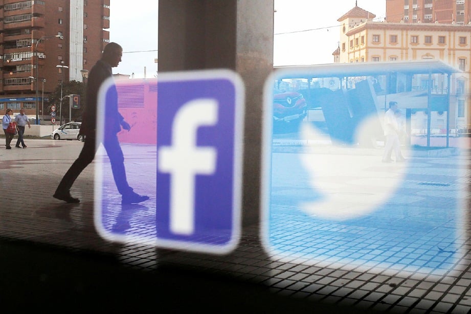 ARDERN menuntut penjelasan Facebook dan beberapa firma media sosial lain. FOTO Reuters
