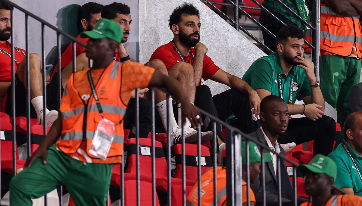 SALAH menyaksikan perlawanan Mesir menentang Cape Verde di tempat duduk penonton. FOTO AFP