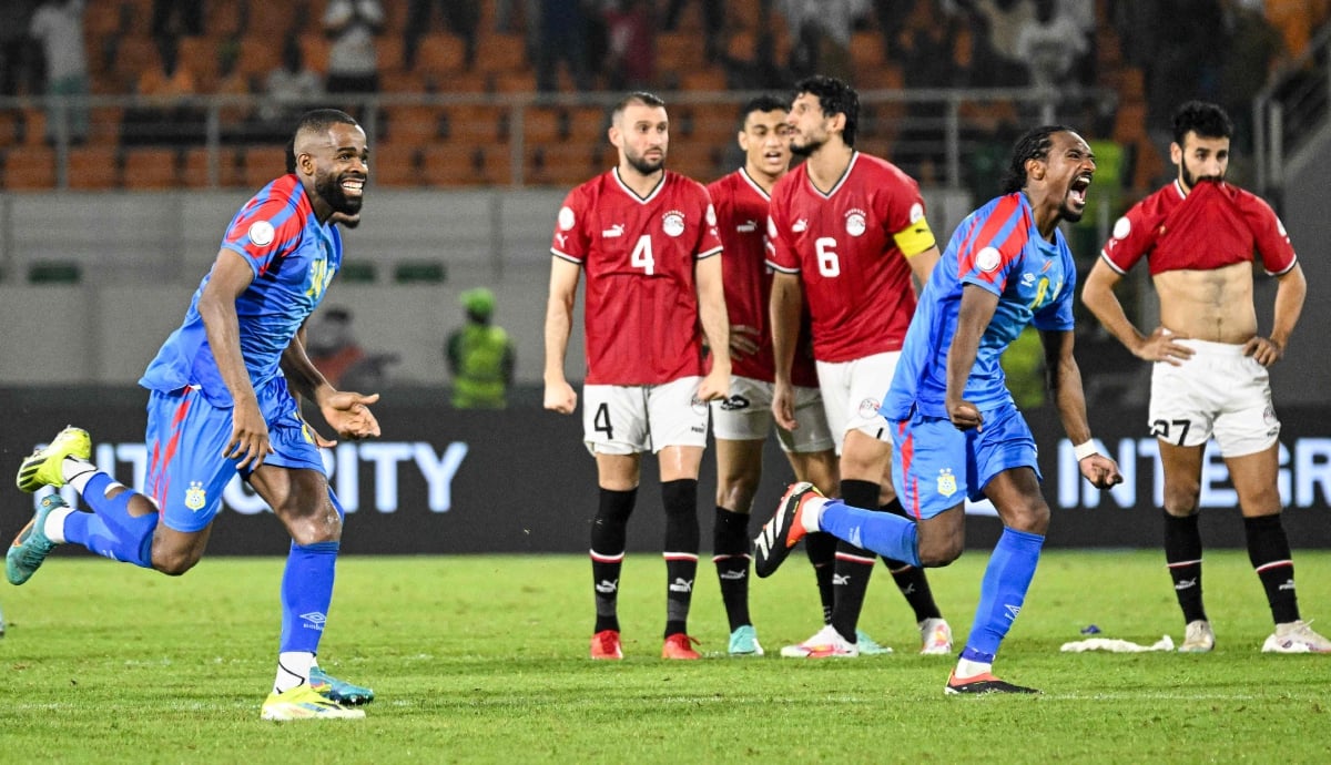 PEMAIN DR Congo meraikan kemenangan selepas tamat penentuan penalti ketika menentang Mesir. FOTO  AFP