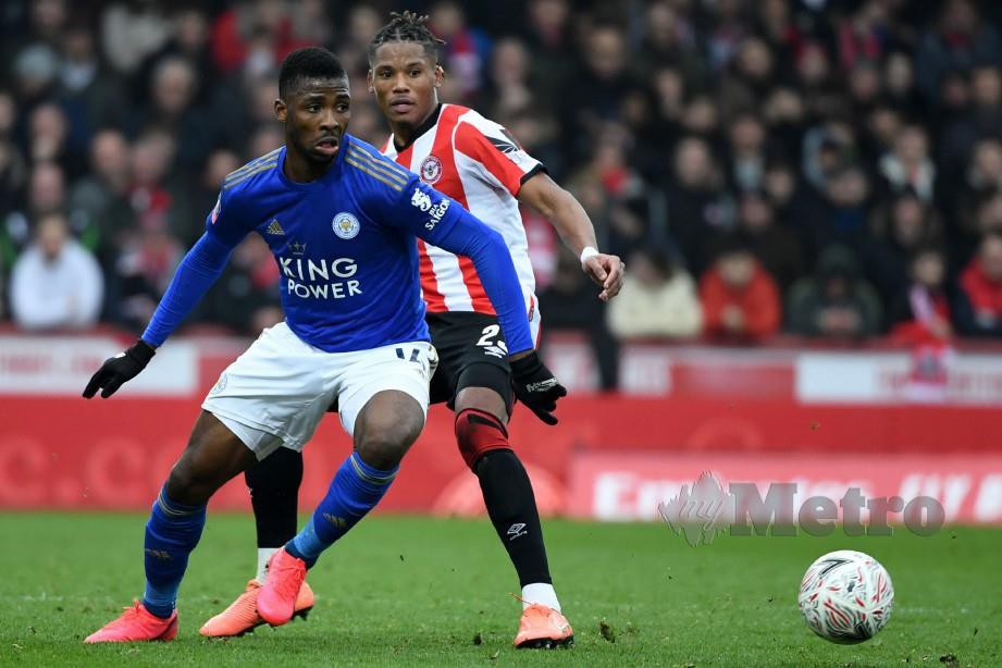 IHEANACHO (kiri) meledak gol tunggal Leicester. FOTO AFP