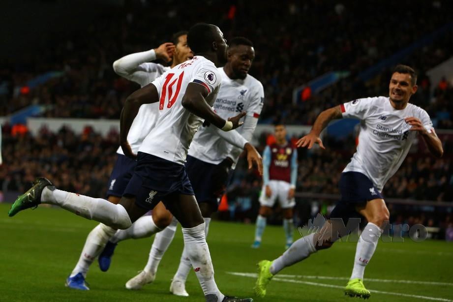 Penyerang Liverpool, Sadio Mane (kiri) meraikan jaringan ketika berdepan Aston Villa. FOTO AFP