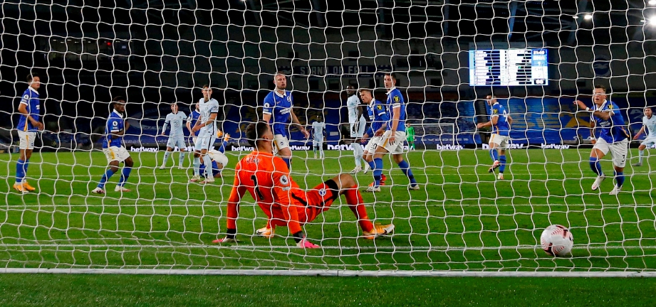 ZOUMA meledak gol ketiga Chelsea di Stadium  American Express Community di Brighton. FOTO  AFP