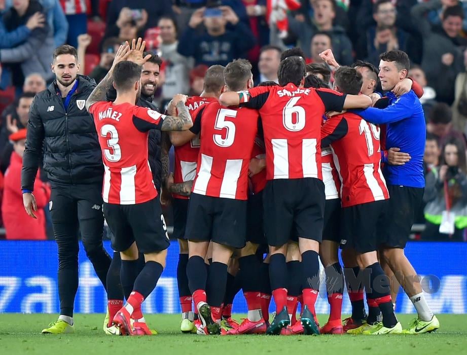 PEMAIN Bilbao meraikan kemenangan di Stadium San Mames. FOTO AFP 