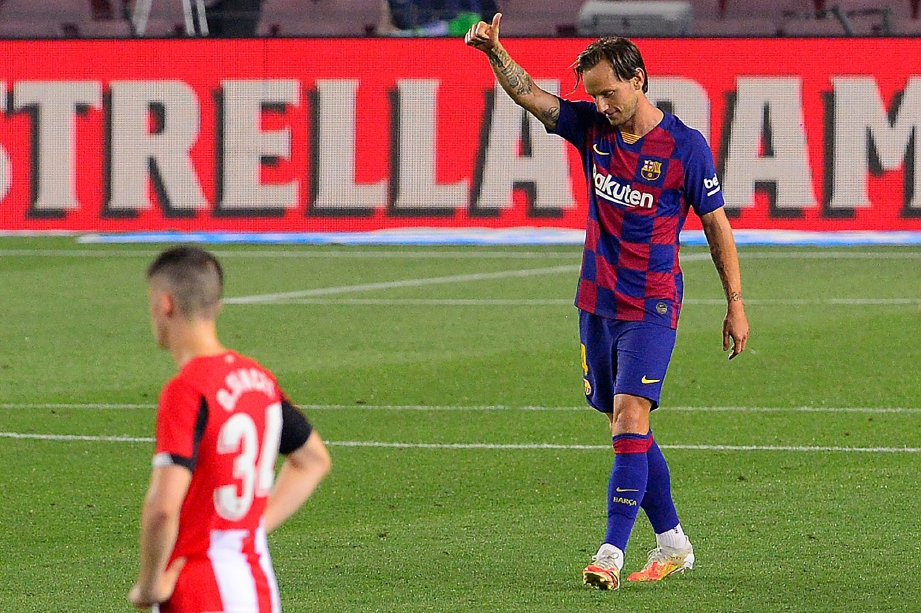 REAKSI  Rakitic  selepas menjaringkan gol Barca di Camp Nou. FOTO AFP  