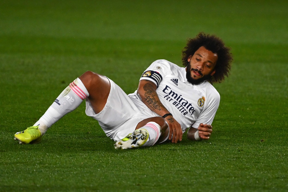 Pemain pertahanan Real Madrid dari Brazil, Marcelo menahan kesakitan pada aksi La Liga berdepan Getafe semalam. FOTO AFP 