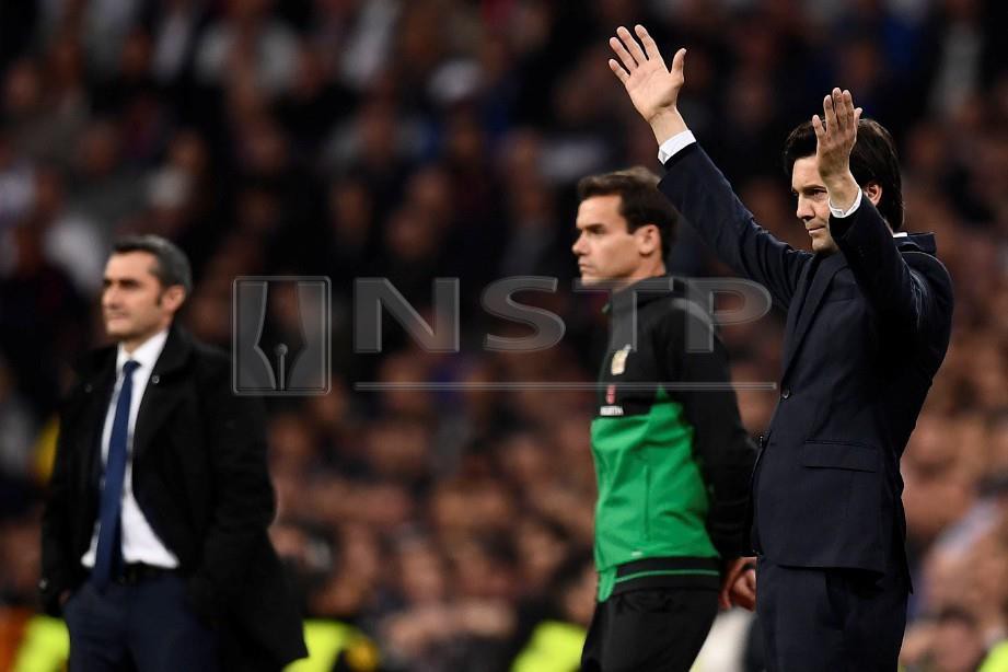 Aksi jurulatih Real Madrid, Santiago Solari (kanan) dan jurulatih Barcelona Ernesto Valverde (kiri). FOTO AFP.
