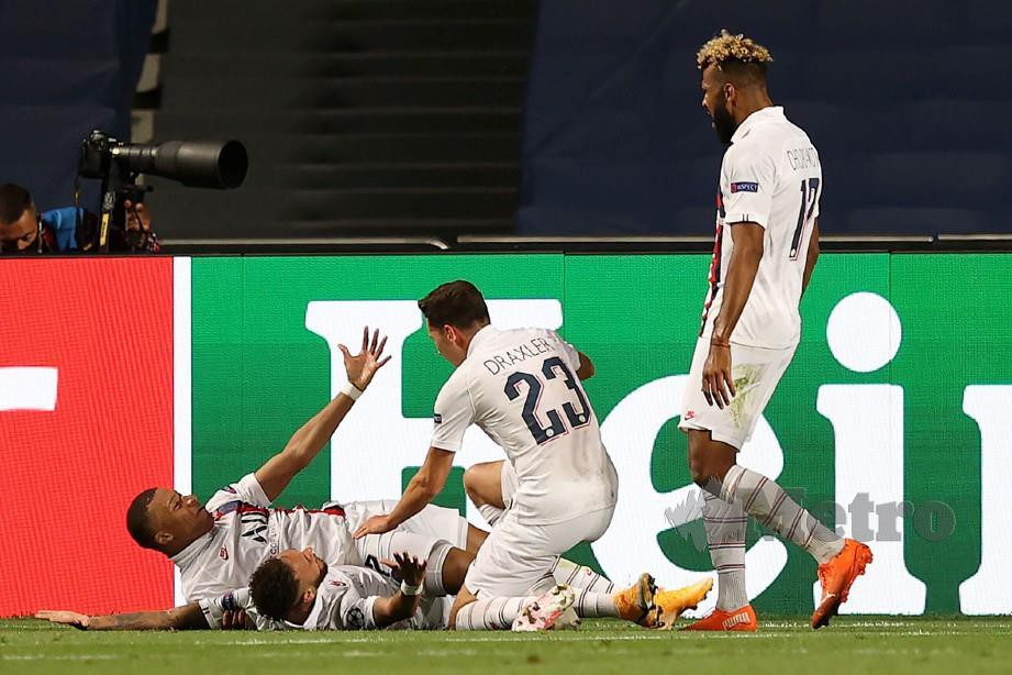 PEMAIN PSG meraikan kejayaan mara ke separuh akhir Liga Juara-Juara selepas mengalahkan Atalanta 2-1 di suku akhir. FOTO AFP