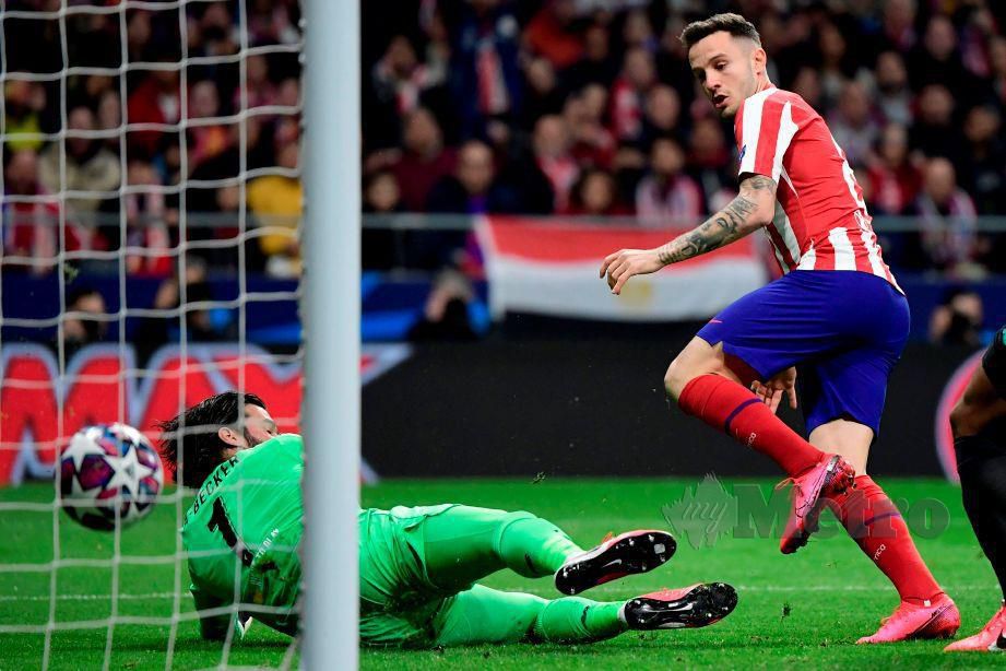 NIGUEZ (kanan) menjaringkan gol ketika perlawanan pertama pusingan kedua Liga Juara-Juara menentang Liverpool di Madrid bulan lalu. FOTO AFP