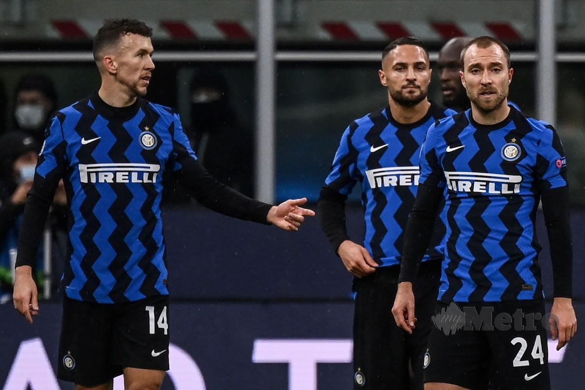 Pemain Inter Milan kecewa selepas gagal melepasi peringkat kumpulan Liga Juara-Juara. FOTO AFP