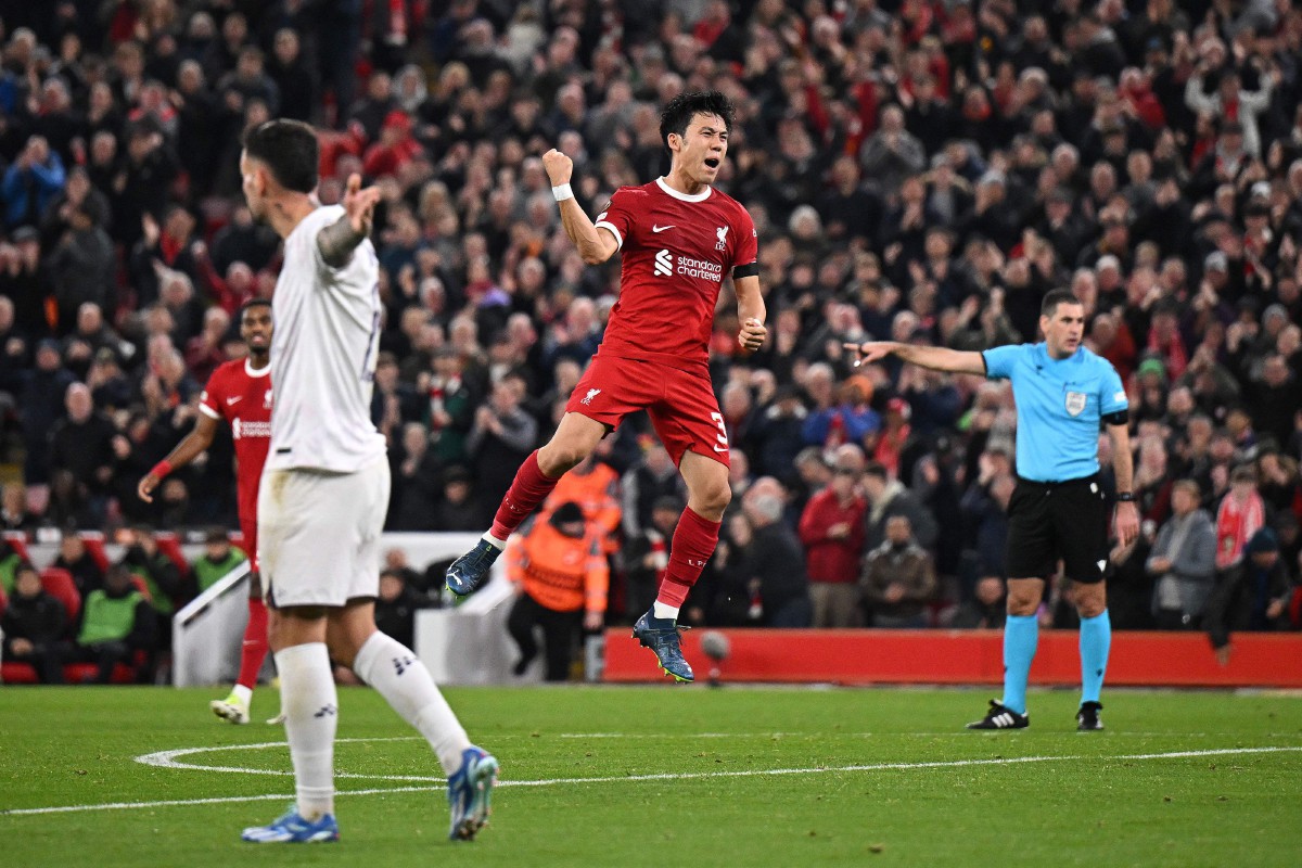 WATARU Endo meraikan kejayaannya menjaringkan gol buat Liverpool. -FOTO AFP