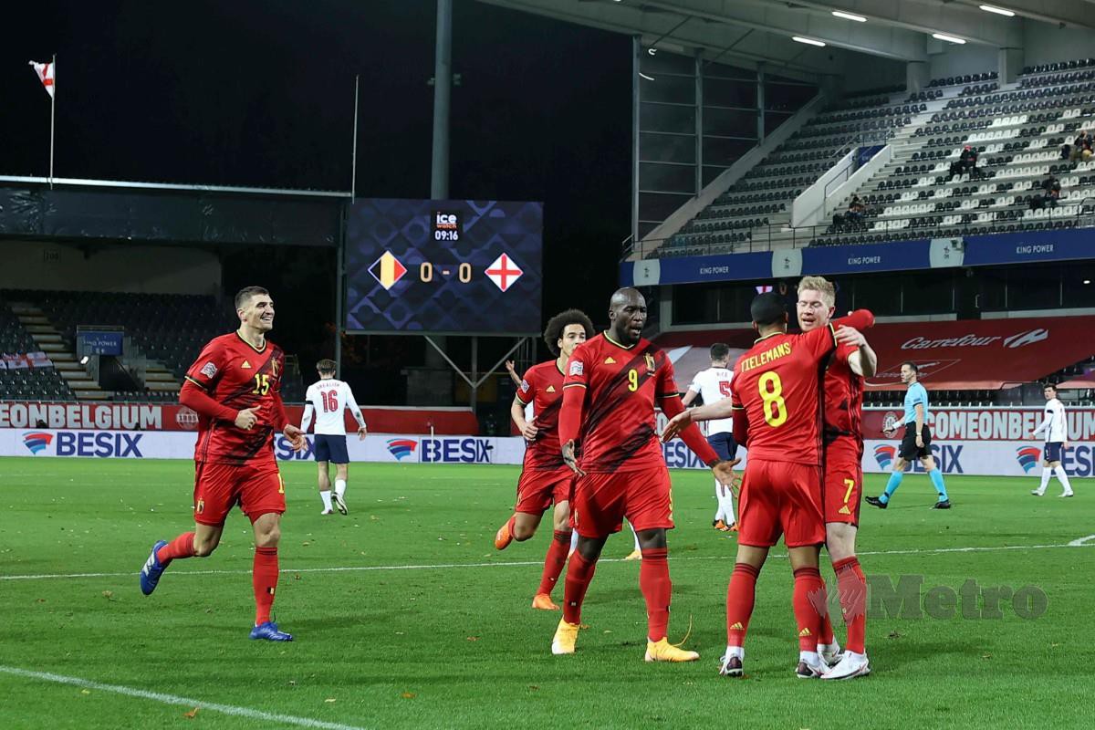 Pemain Belgium, Youri Tielemans (dua kanan) meraikan kejayaan meledak gol pembukaan buat pasukannya dalam saingan Liga Negara-Negara. FOTO AFP