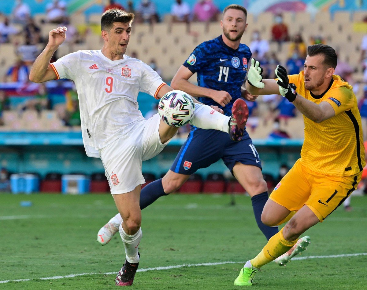 SEPANYOL mara ke pusingan kedua selepas membelasah Slovakia. FOTO AFP 