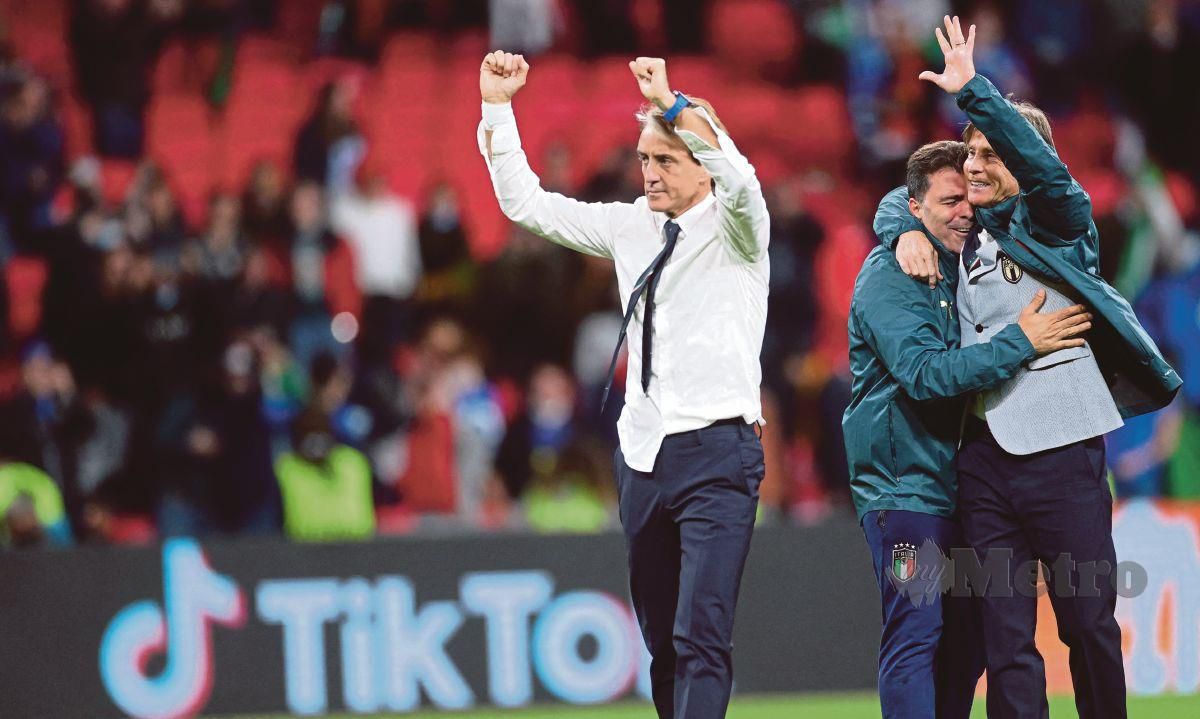 JURULATIH Itali, Roberto Mancini meraikan kemenangan ke atas Sepanyol di separuh akhir Euro 2020, Selasa lalu dan akan berentap dengan England di final, malam esok. FOTO AFP
