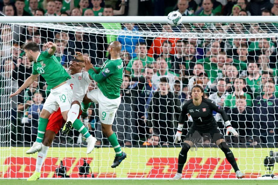 MCGOLDRICK (tengah) jaring gol penyelamat Ireland. -Foto AFP