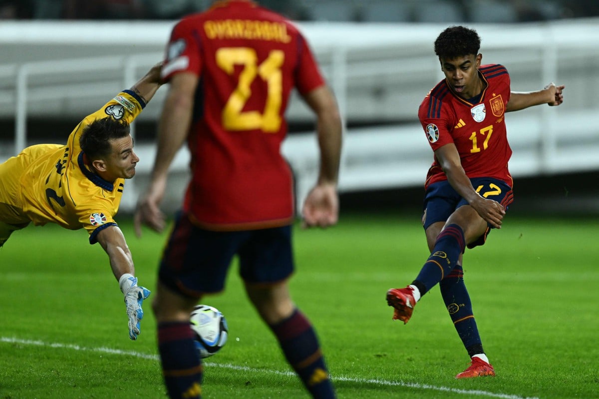 YAMAL terus menyerlah bersama Sepanyol ledak gol untuk membantu pasukan itu menang mengatasi Cyprus. -FOTO AFP 