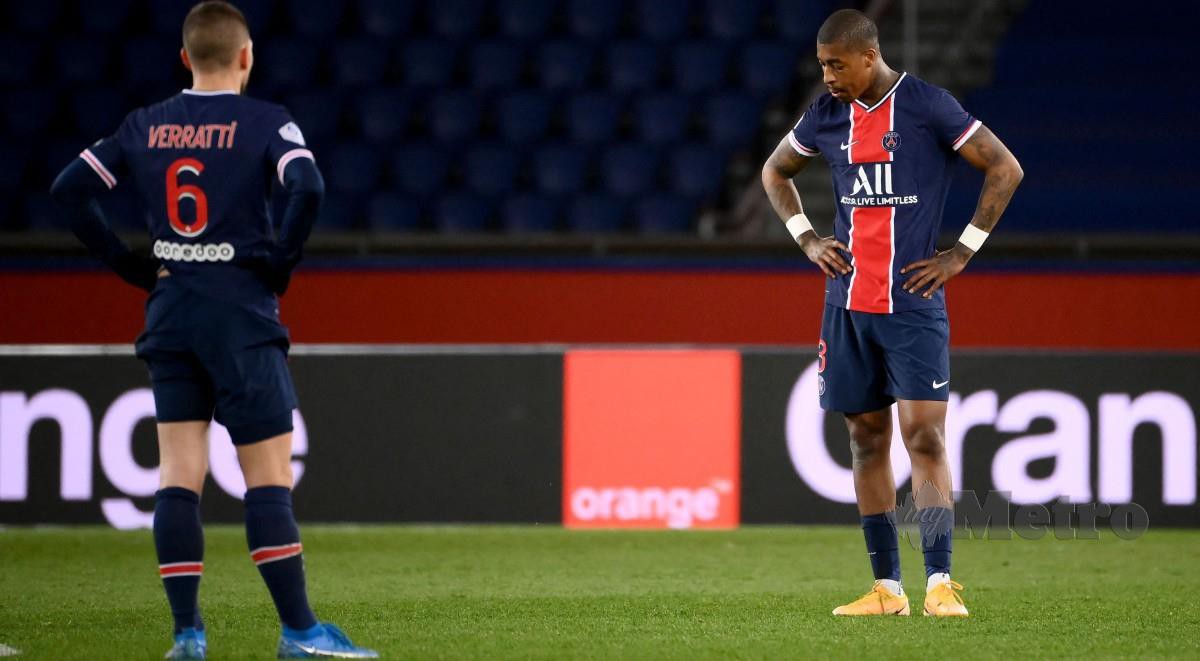 MARCO Verratti (kiri) dan Presnel Kimpembe seakan tidak percaya mereka tumpas 1-2 kepada Nantes. FOTO AFP