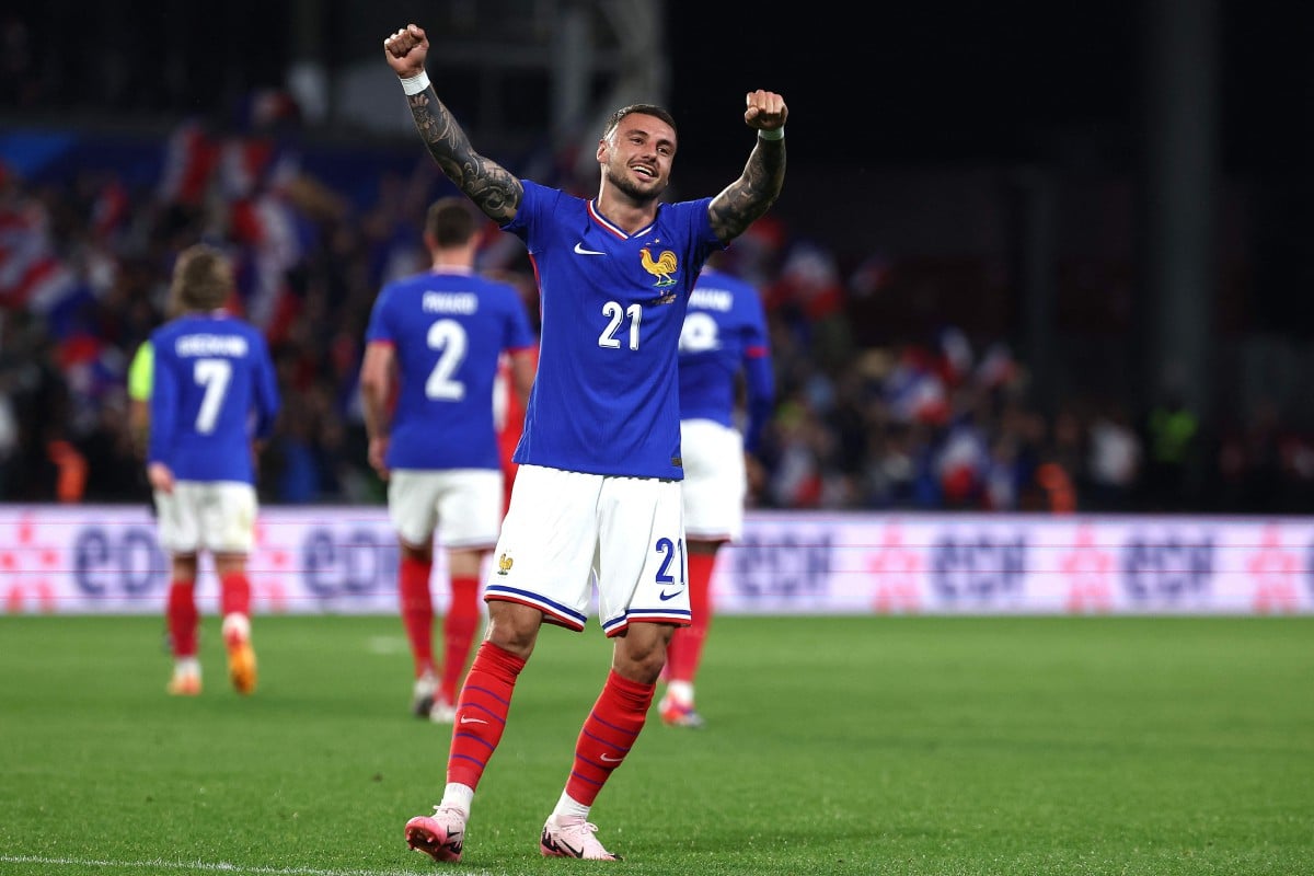 CLAUSS meraikan kejayaan meledak gol kedua Perancis. -FOTO AFP 