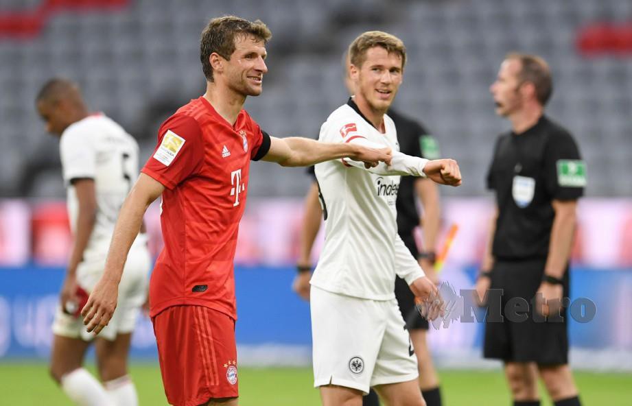 MUELLER (kiri) menjangkakan pertemuan dengan Dortmund Selasa ini bakal berlangsung sengit walaupun tanpa penyokong. FOTO AFP