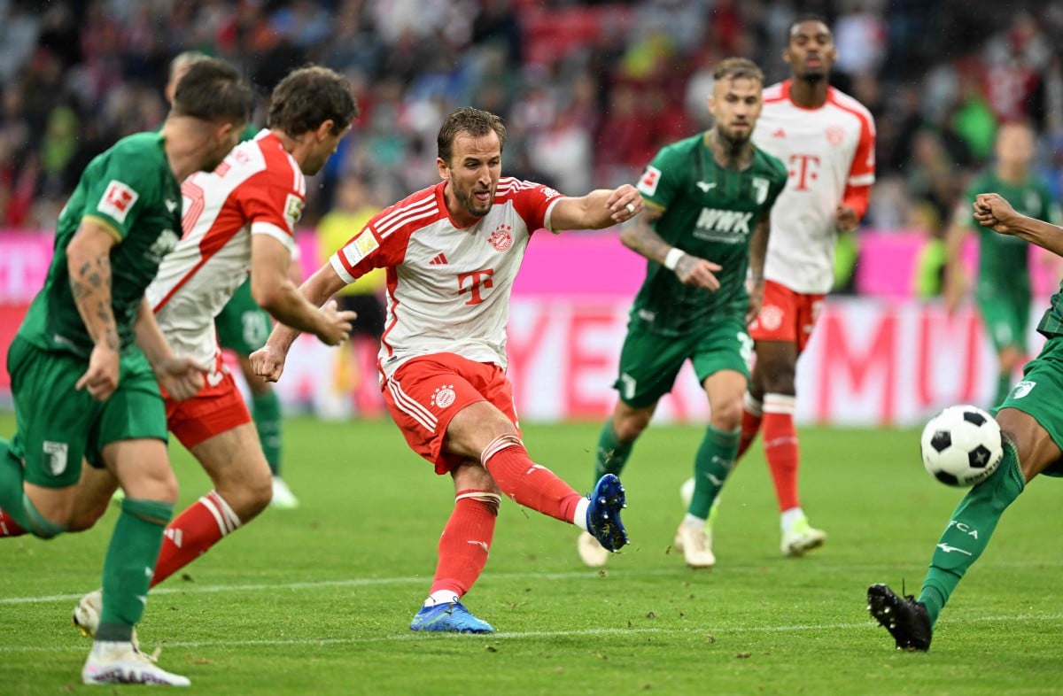 KANE ledak dua gol untuk bantu kemenangan Bayern atasi Augsburg. -FOTO AFP