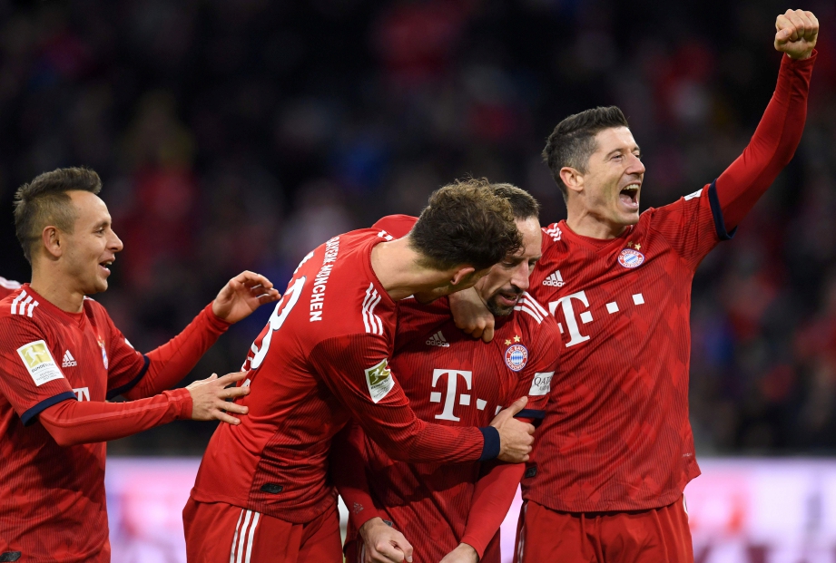 PEMAIN Bayern Munich meraikan jaringan Rafinha. FOTO AFP