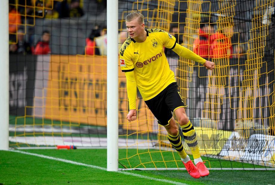 HAALAND menjaringkan dua gol untuk membantu Dortmund membelasah Union 5-0 di Signal Iduna Park. FOTO AFP