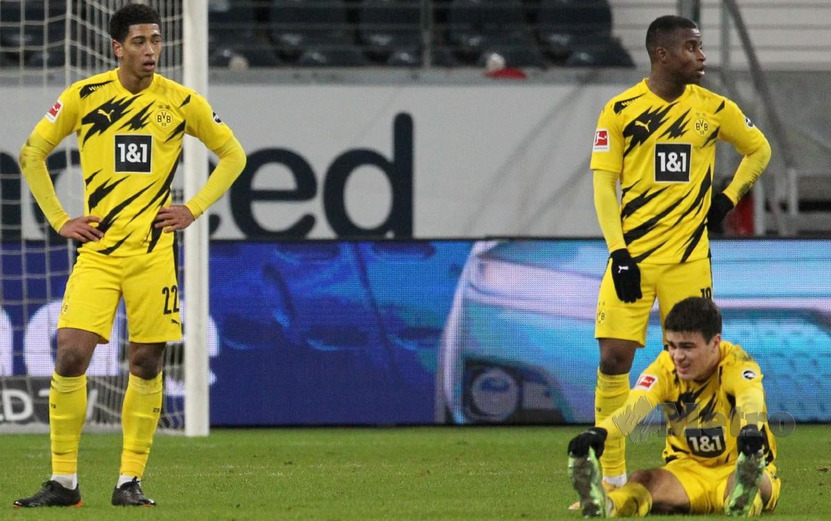 PEMAIN Dortmund kecewa selepas hanya mencatat keputusan seri bertemu Frankfurt. FOTO AFP