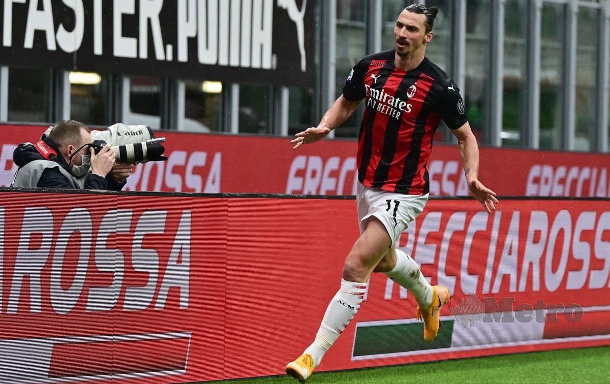 IBRAHIMOVIC bantu Milan kembali ke tangga teratas Serie A selepas meledak dua gol. FOTO AFP