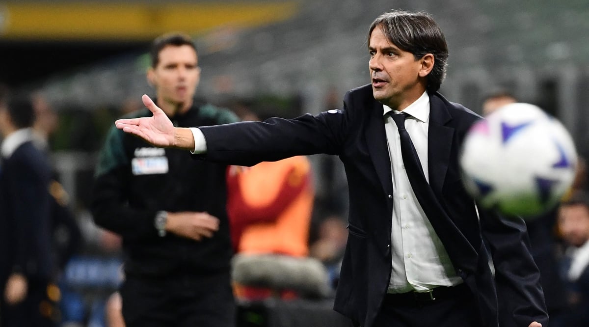 INZAGHI memberi arahan kepada pemain Inter Milan pada perlawanan menentang AS Roma, Sabtu lalu. FOTO AFP
