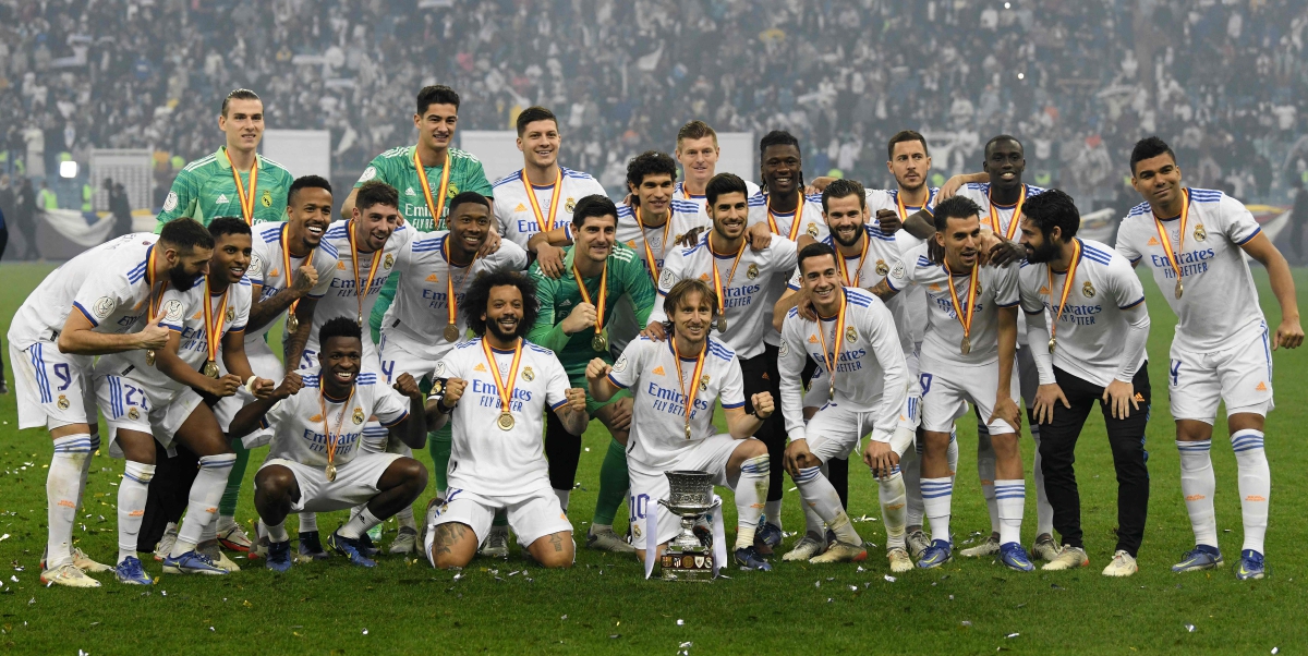 PEMAIN Real Madrid meraikan kejayaan selepas menewaskan  Athletic Bilbao di Riyadh. FOTO AFP 