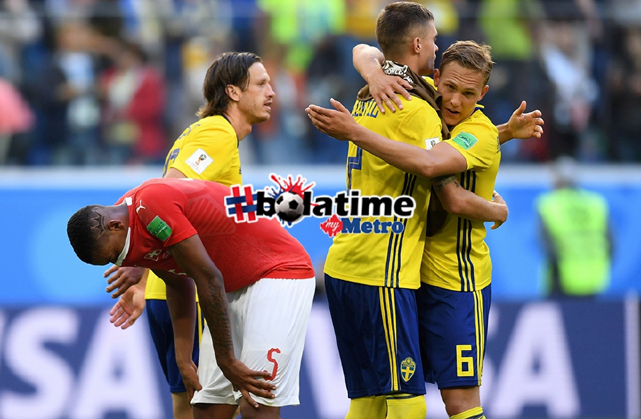 PEMAIN Sweden meraikan kejayaan mara ke suku akhir selepas berjaya menewaskan Switzerland 1-0 pada aksi kalah mati di Stadium Saint Petersburg, malam tadi. FOTO AFP