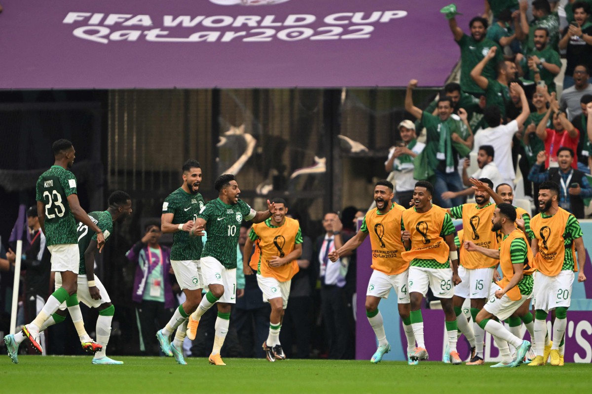 Pemain Arab Saudi meraikan kejayaan menewaskan Argentina pada aksi Piala Dunia di Doha. FOTO AFP