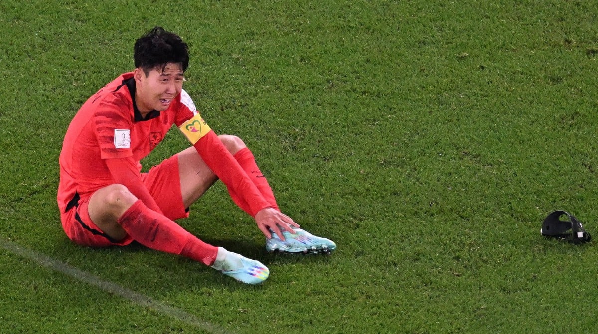 HEUNG-min menangis kegembiraan selepas Korea Selatan berjaya mengalahkan Portugal. FOTO AFP