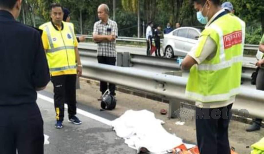 Anggota polis berpangkat Sarjan, A Rahman Yeob, 59, yang maut selepas motosikal ditunggangnya terbabas lalu merempuh besi penghadang jalan di km 55, Jalan Ipoh-Taiping, di sini, petang tadi. IHSAN POLIS