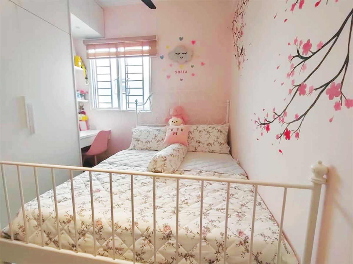 HANI tampilkan penggunaan warna merah jambu lembut untuk ruang bilik tidur kanak-kanak perempuan.