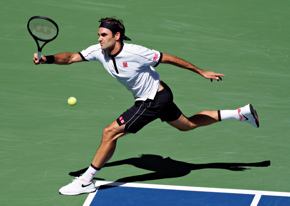Roger Federer mara ke pusingan keempat Terbuka Amerika Syarikat awal pagi tadi. FOTO AFP