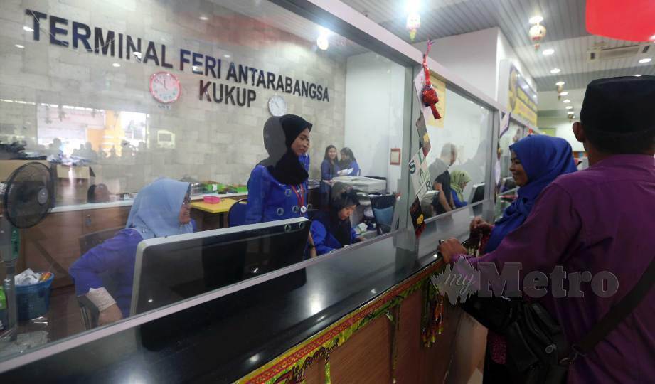 PENUMPANG feri warga Indonesia yang berhasrat pulang ke Dumai dan Bengkalis disarankan menggunakan perkhidmatan feri di Terminal Feri Antarabangsa Kukup atau Terminal Feri Puteri Harbour. FOTO Arkib NSTP