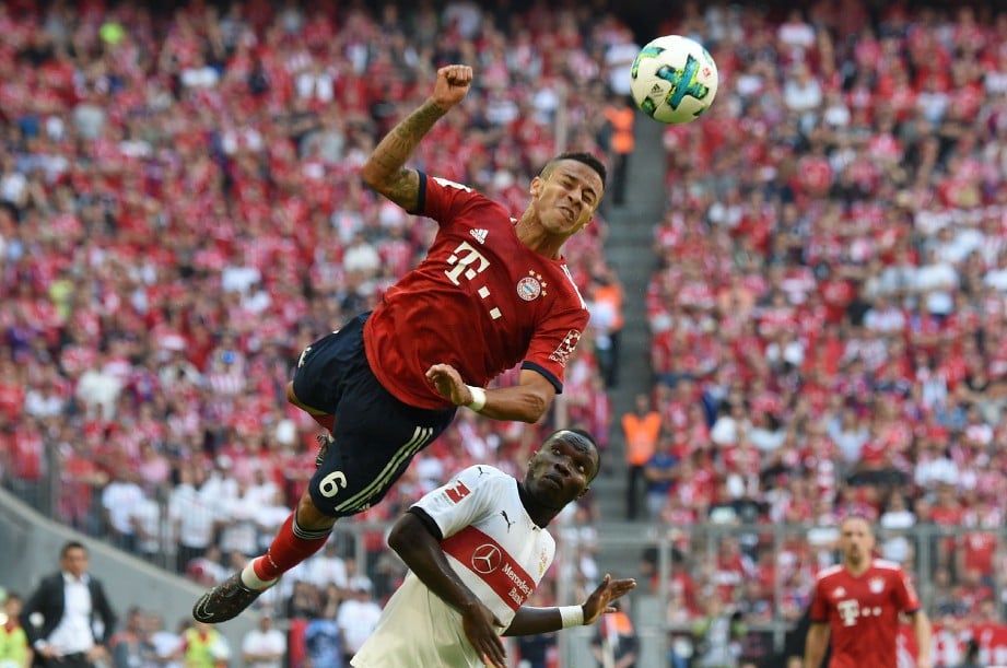 Aksi Alcantara ketika membantu Bayern Munich di Bundesliga. FOTO AFP