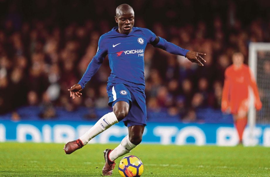 PEMAIN tengah Chelsea  N'Golo Kante tandatangani kontrak baru lima tahun bersama kelab sehingga 2023. FOTO AFP