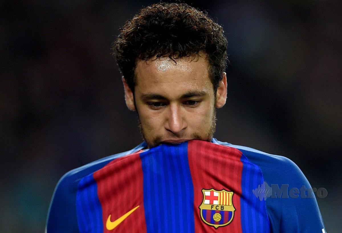 Reaksi Neymar yang pernah menyarung jersi Barcelona. FOTO File AFP