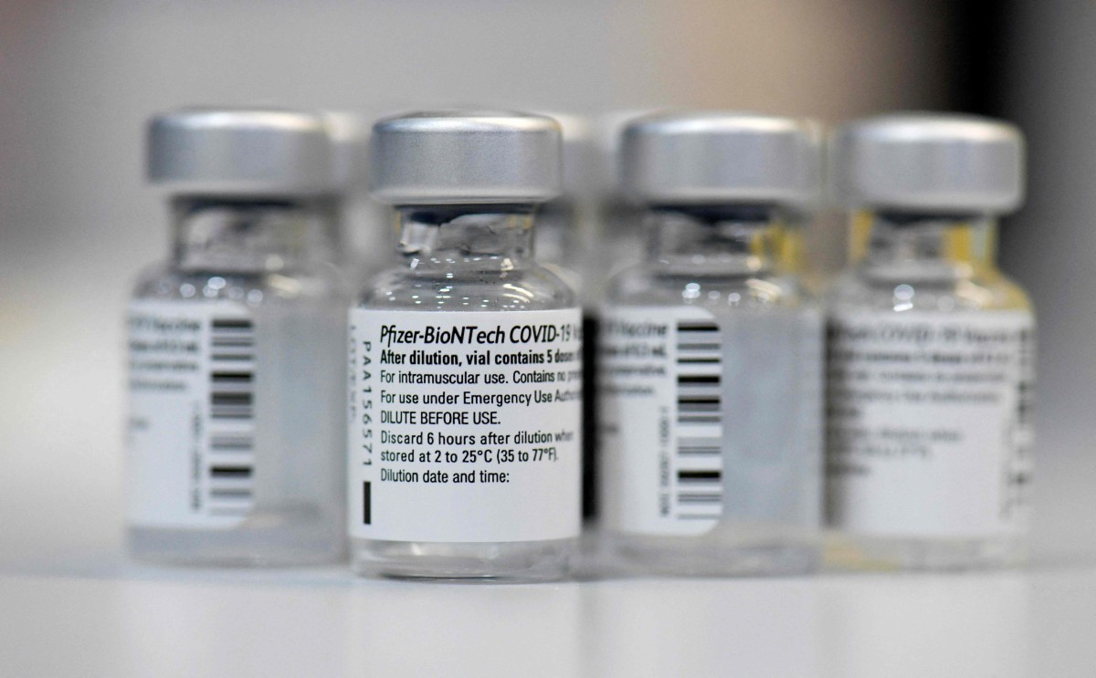FOTO fail menunjukkan vaksin Covid-19 Pfizer-BioNTech. FOTO AFP 