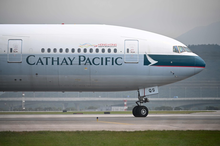 PESAWAT Cathay Pacific. FOTO AFP 